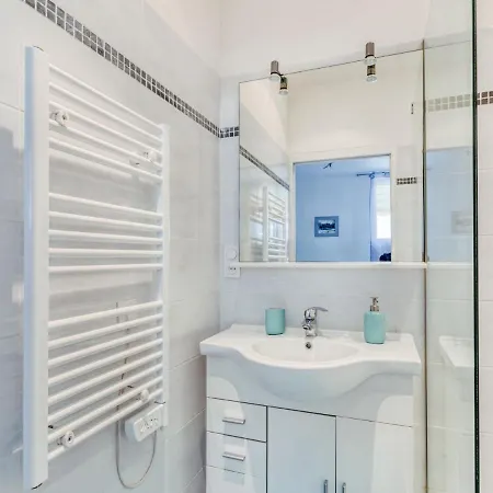 Semesterbostad Les Nanous By Interhome Saint-Raphaël